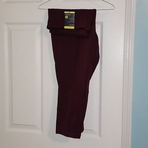 NWT Plum 1X Capri workout bottoms